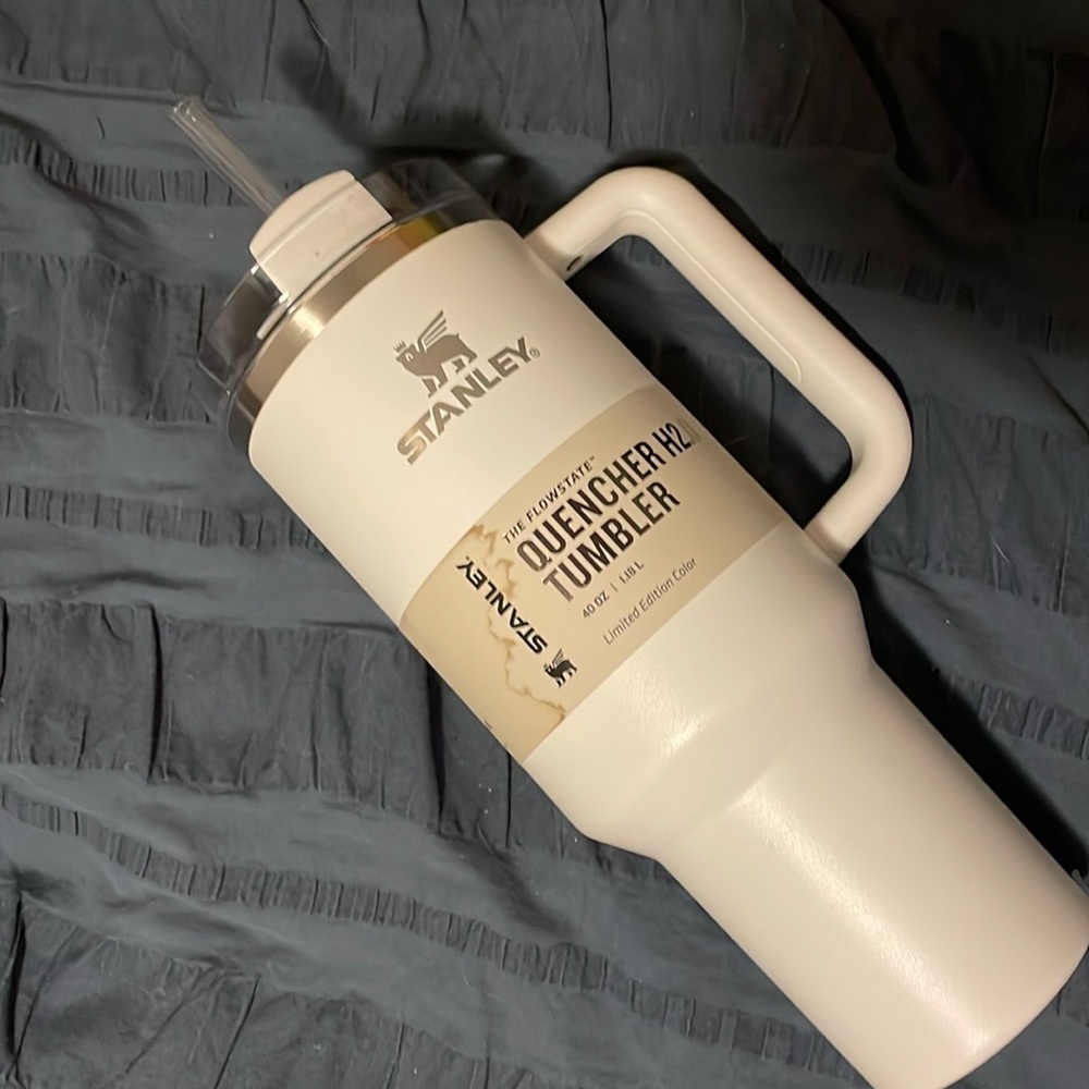 Stanley Quencher H2.0 Tumbler 40oz. In White